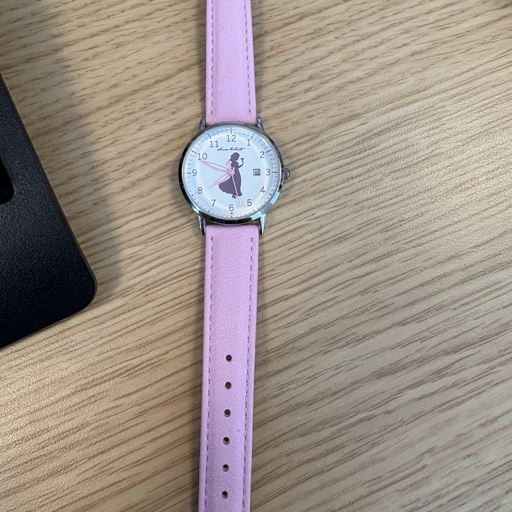 Snow White Disney ladies/girls/anyone Leather Strap Watch